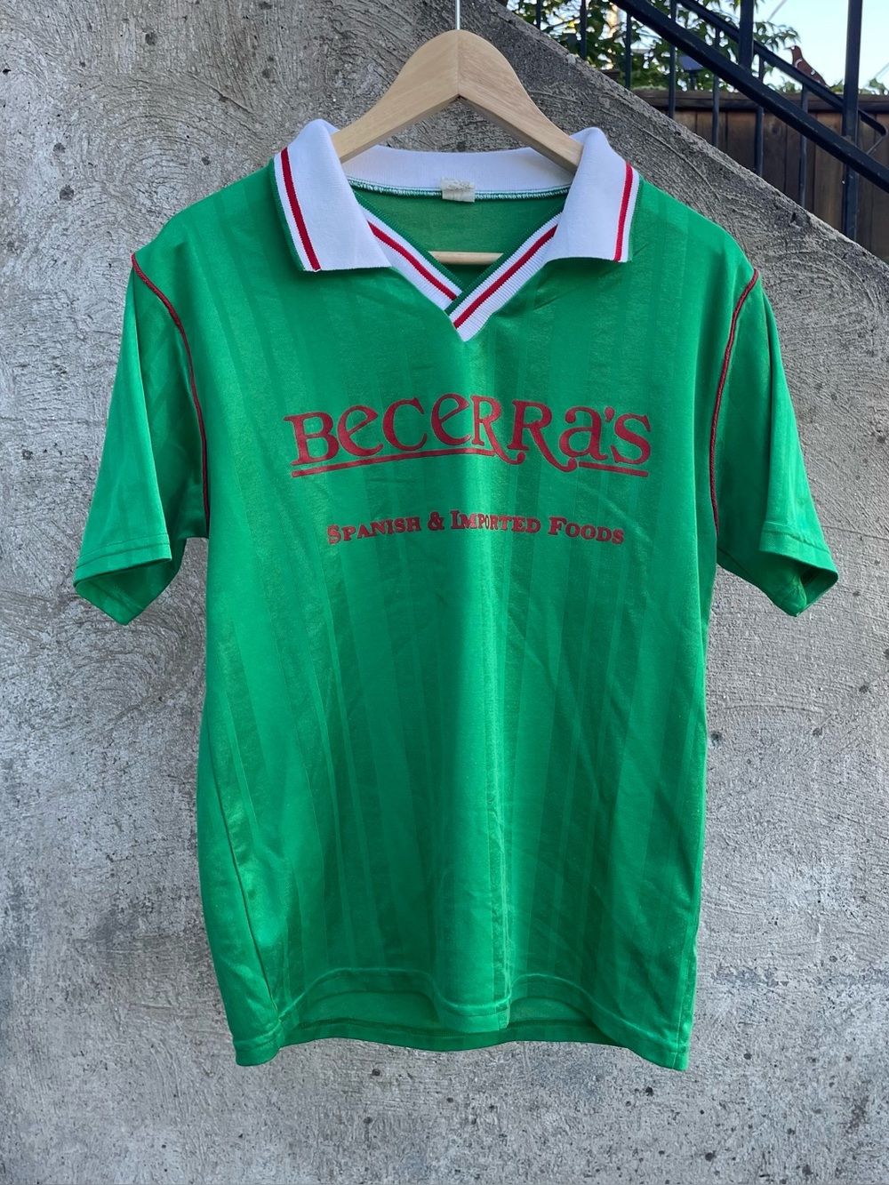 Vintage 80s/90s green collared soccer jersey size small